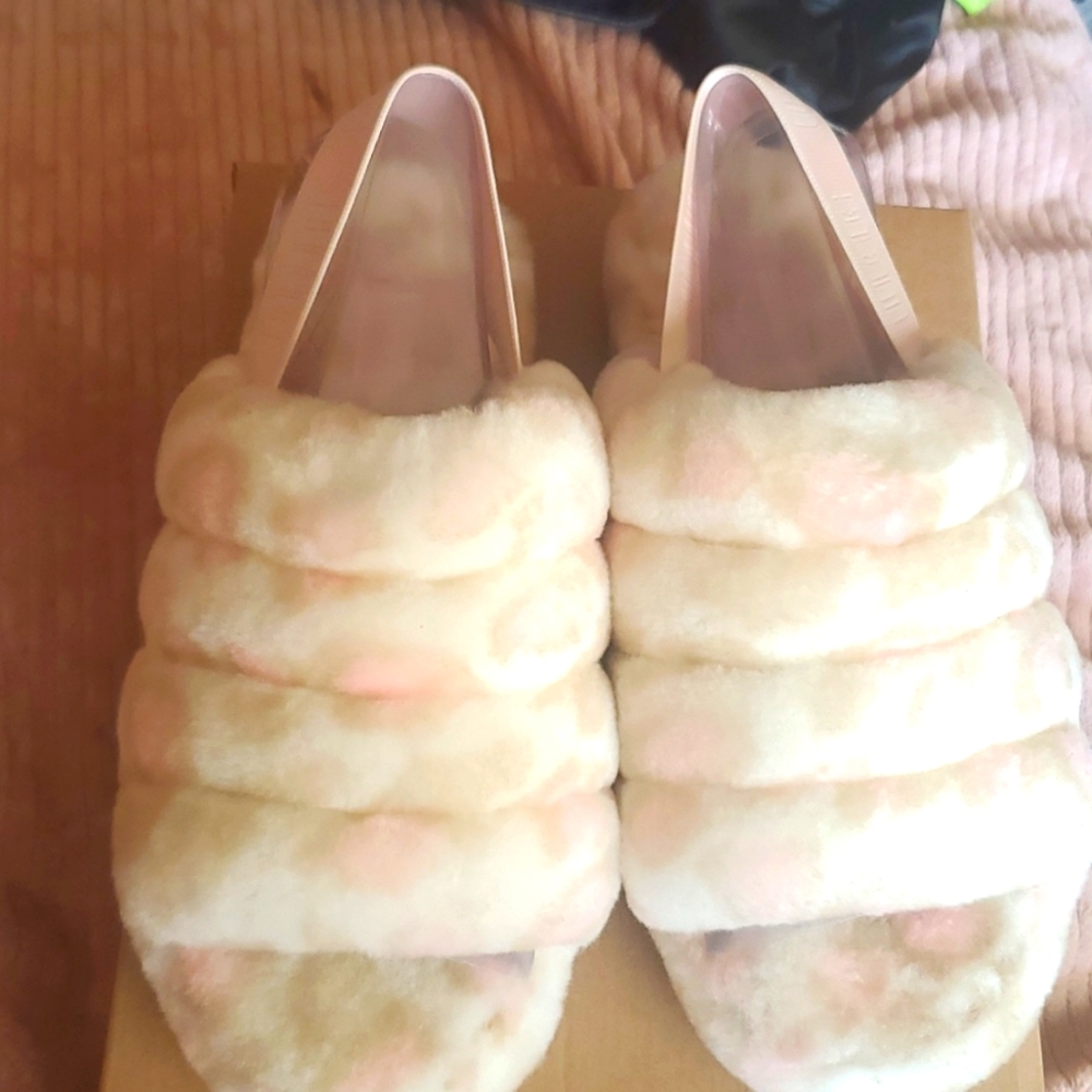 Slippers/Shoes